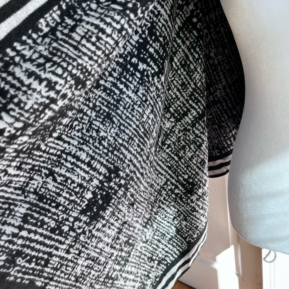 Tickled Pink Black and White Patterned Scarf Wool Cotton Blend - Picture 3 of 7